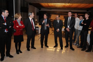 Jérôme Safar, Geneviève Fioraso, abderrahmane Djellal, Jean Pierre Gillet (Schneider Electric), Hocine Mahnane, représentant la Région Rhône Alpes, Marc Pariset pour la Direction du Travail étaient présents lors de cette soirée à l'Hôtel de Ville.