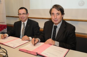 Signature d'une convention partenariale entre la Ville de Grenoble et l'Agefiph à l'occasion de ce colloque international.