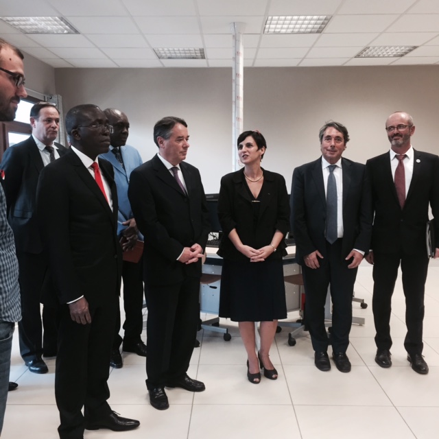 Au lycée français, aux côtés du Premier Ministre, l'Ambassadeur, Madame la proviseure, et le directeur de l'AFD.